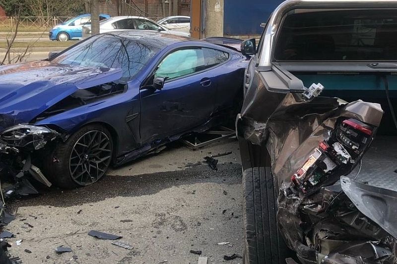 Вылетел на  парковку и повредил 4 иномарки: житель Москвы на BMW устроил массовую аварию в Краснодаре
