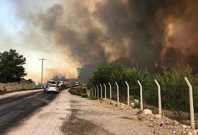 На курортах Турции начался ад, Мармарис, Бодрум и Анталья в кольце лесных пожаров