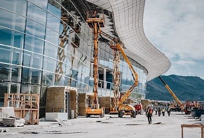 В Геленджике завершили монтаж кровли нового терминала аэропорта