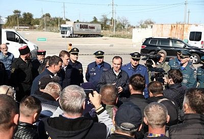 Губернатор и прокурор Кубани проверили работу перехватывающих парковок возле Керченской паромной переправы