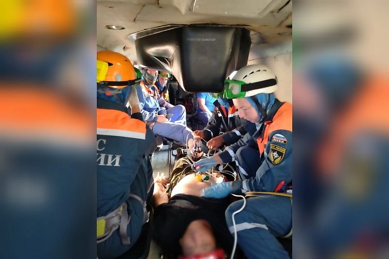 В Сочи спасатели эвакуировали на вертолете туриста с острым коронарным синдромом