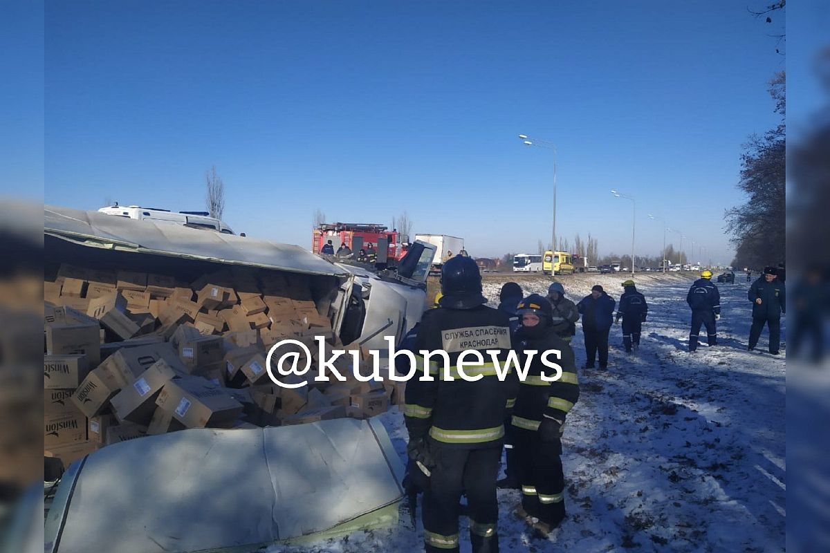 Взорвалось колесо: полиция рассказала подробности ДТП в Краснодаре с 4 пострадавшими