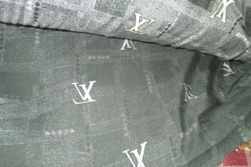 В Краснодаре на таможне задержали контрафактную ткань Louis Vuitton. Ущерб правообладателю составил 250 млн рублей