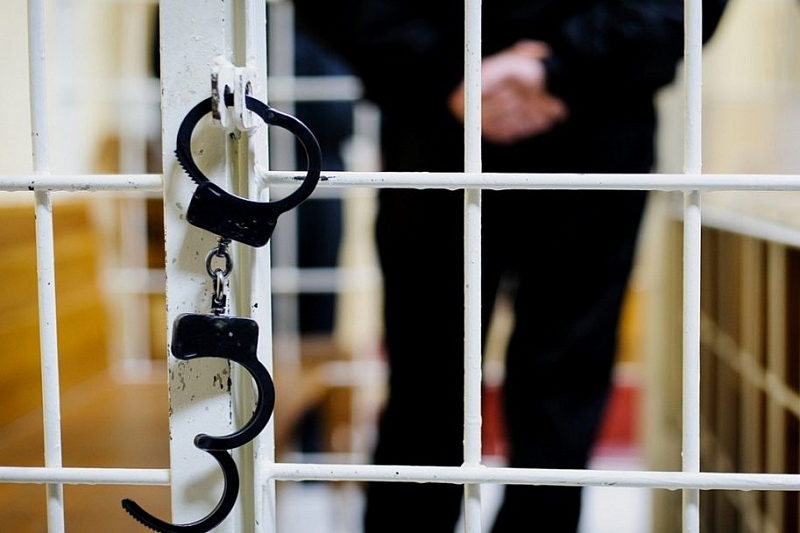 В Краснодарском крае начальник следственного отдела МВД арестована по делу о взятке в 800 тыс. рублей.