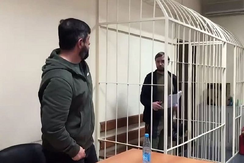 Гособвинение запросило 8,5 лет для блогера-сыроеда, заморившего голодом месячного сына в Сочи