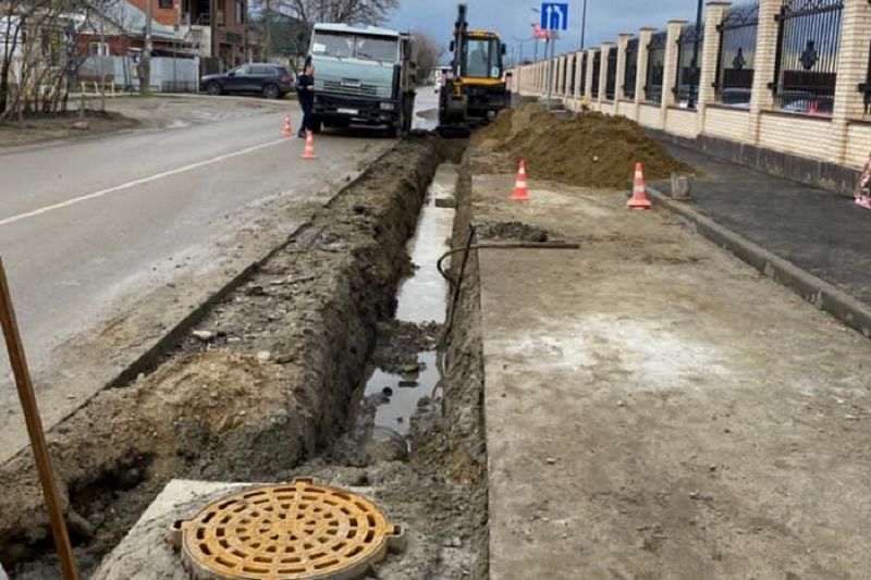 Для ликвидации подтоплений на пересечении улиц Круговой и Красных Партизан канализацию переключили на другую ветку