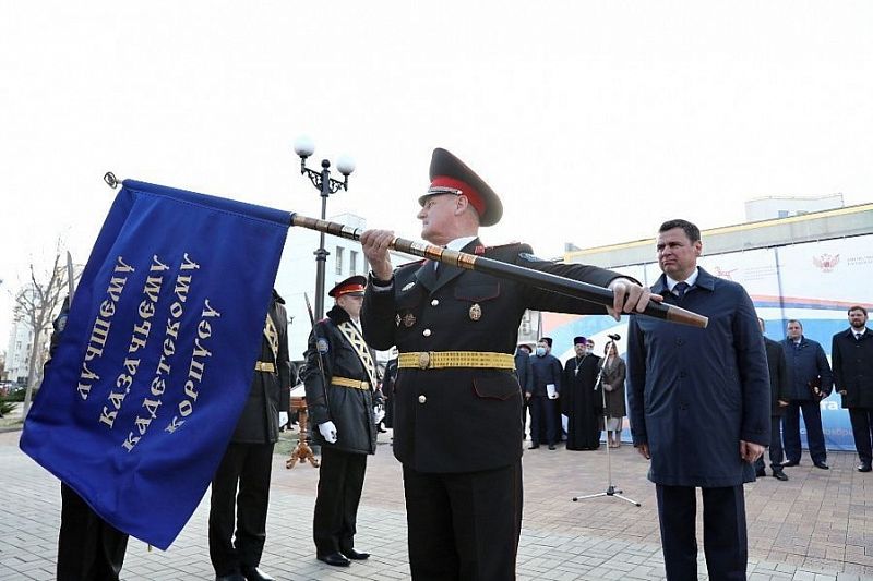Казачий кадетский корпус Новороссийска в четвертый раз получил переходящее знамя президента России