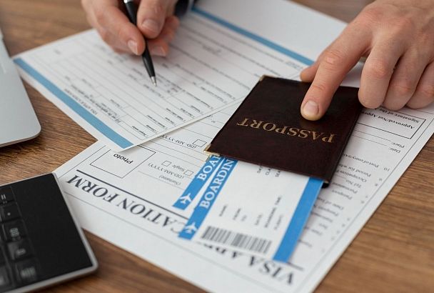 На границе с Россией стали изымать много паспортов