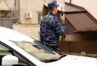 Росгвардия задержала на территории детского садика в Краснодаре мужчину, развращавшего школьниц