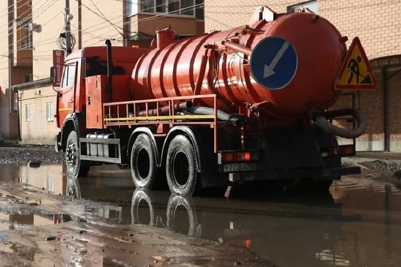 На подтапливаемом канализацией участке улицы Круговой будет работать водооткачивающая техника