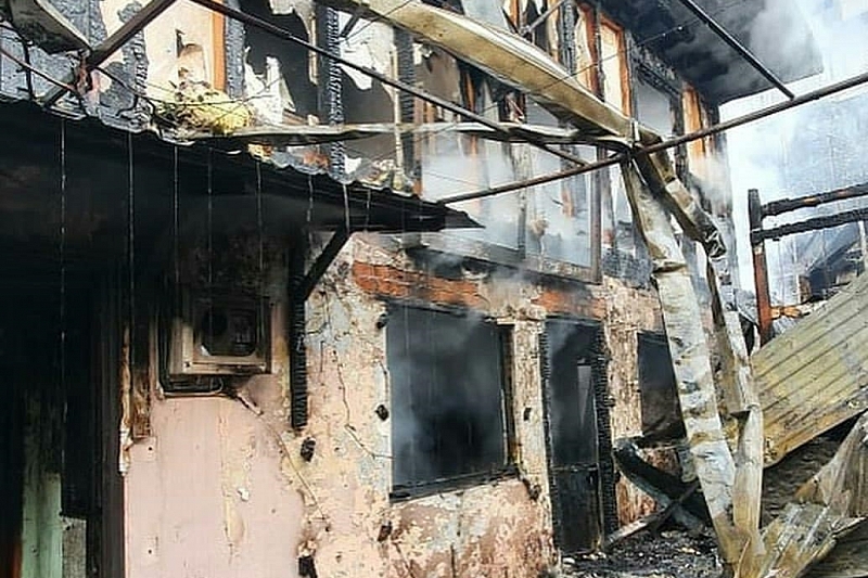 В Сочи при пожаре в двухэтажном доме погиб 54-летний мужчина