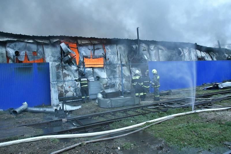 На месте крупного пожара в районе Рубероидного завода в Краснодаре ликвидировано открытое горение