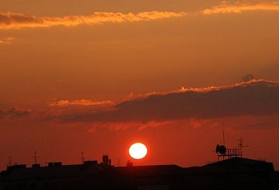 Мощная вспышка ожидается на Солнце в ближайшие сутки: она может вызвать магнитную бурю