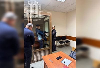 Суд отправил под домашний арест мужчину, жестоко избившего модель из Краснодара