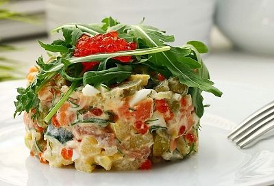 Обновляем Оливье за 5 минут: 4 заправки от шефа без майонеза — лёгкие, изысканные и на любой вкус