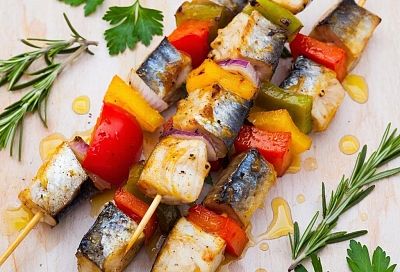 От этой «яблочной» скумбрии за уши не оторвать: жарю по четыре минуты с каждой стороны. Секрет в особом маринаде