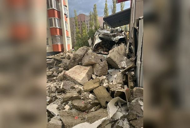 В Белгороде при попадании обломков ракет в многоэтажку никто не пострадал