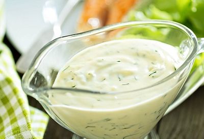 Чем заменить майонез в новогодних салатах: 5 рецептов из того, что уже есть в холодильнике