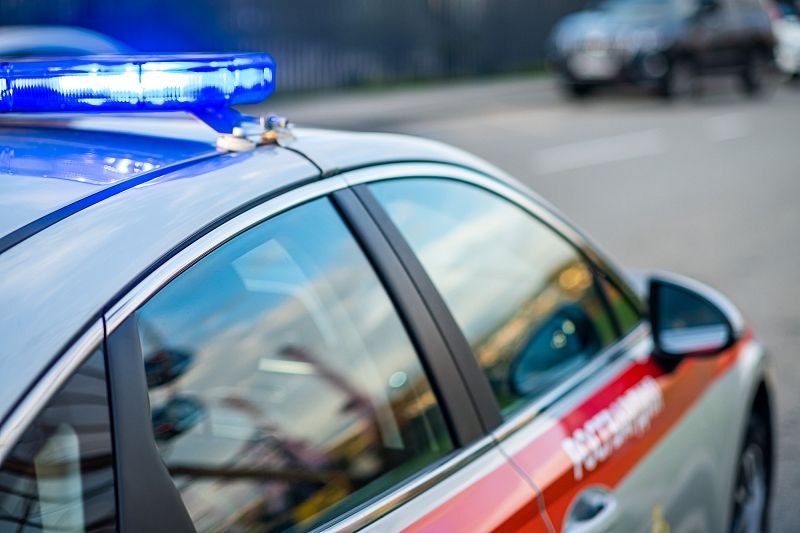 «Бес попутал»: в Краснодаре пьяный приезжий повредил камнем 11 автомобилей на парковке