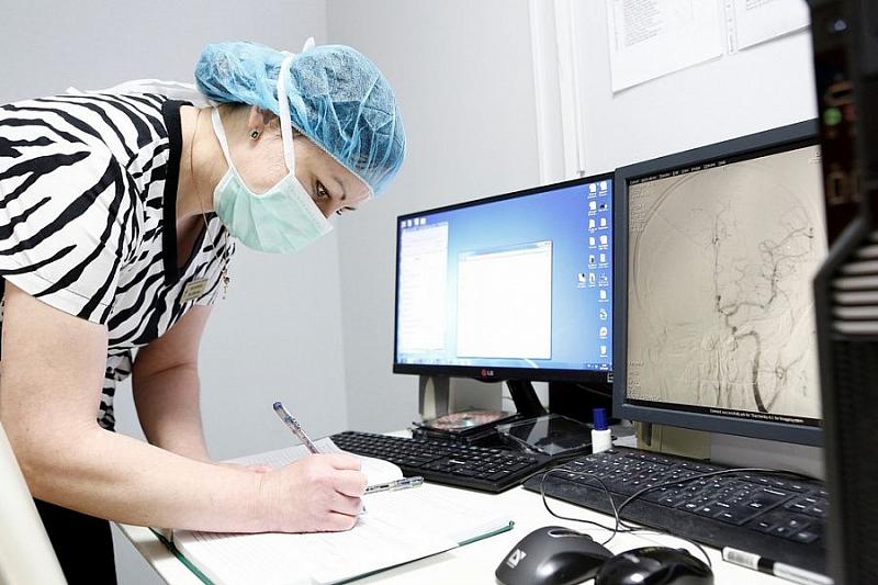 В больнице Ленинградского района появился новый компьютерный томограф