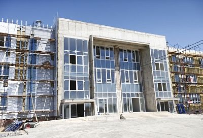 Строящееся в станице Кущевской здание школы №1 готово на 82%