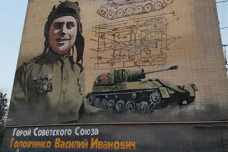 На стене жилого дома создают граффити в честь 75-летия Победы