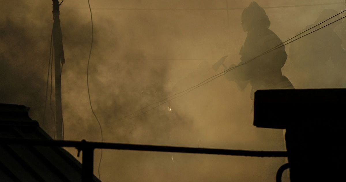 Один из двух пожаров после атаки БПЛА в поселке Волна Темрюкского района потушили