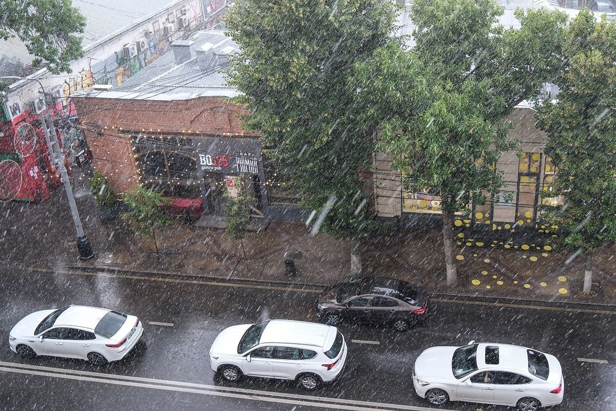 Сильный дождь с грозой и ветром накроет Краснодар