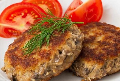 Нужен фарш, грибы и панировочные сухари – вот так готовлю легендарные котлеты из ресторана «Метрополь», которые все хотели попробовать 