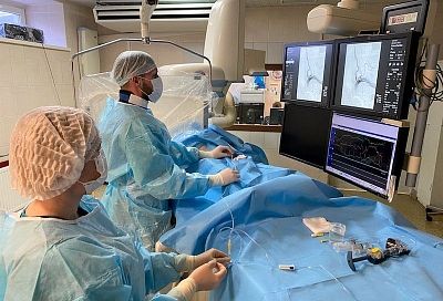 Краснодарские хирурги избавили пациентку от огромного свища, который мог вызвать потерю зрения или инсульт