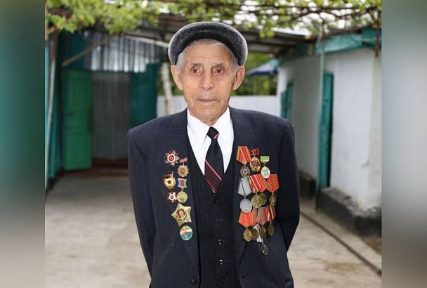 Вениамин Кондратьев поздравил ветерана ВОВ с 101-м днем рождения