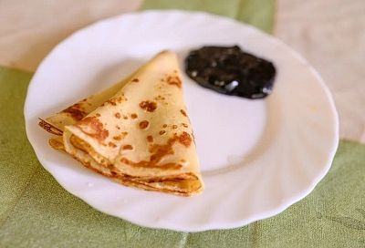 Эксперт рассказала, как выбрать полезную начинку для блинов