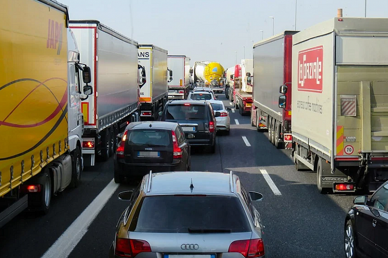 Движение грузового транспорта в Краснодаре ограничат поэтапно