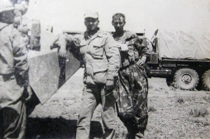 Командир разведвзвода Владимир Скибин (крайний справа) в Афганистане был для своих бойцов «и царь, и бог», 