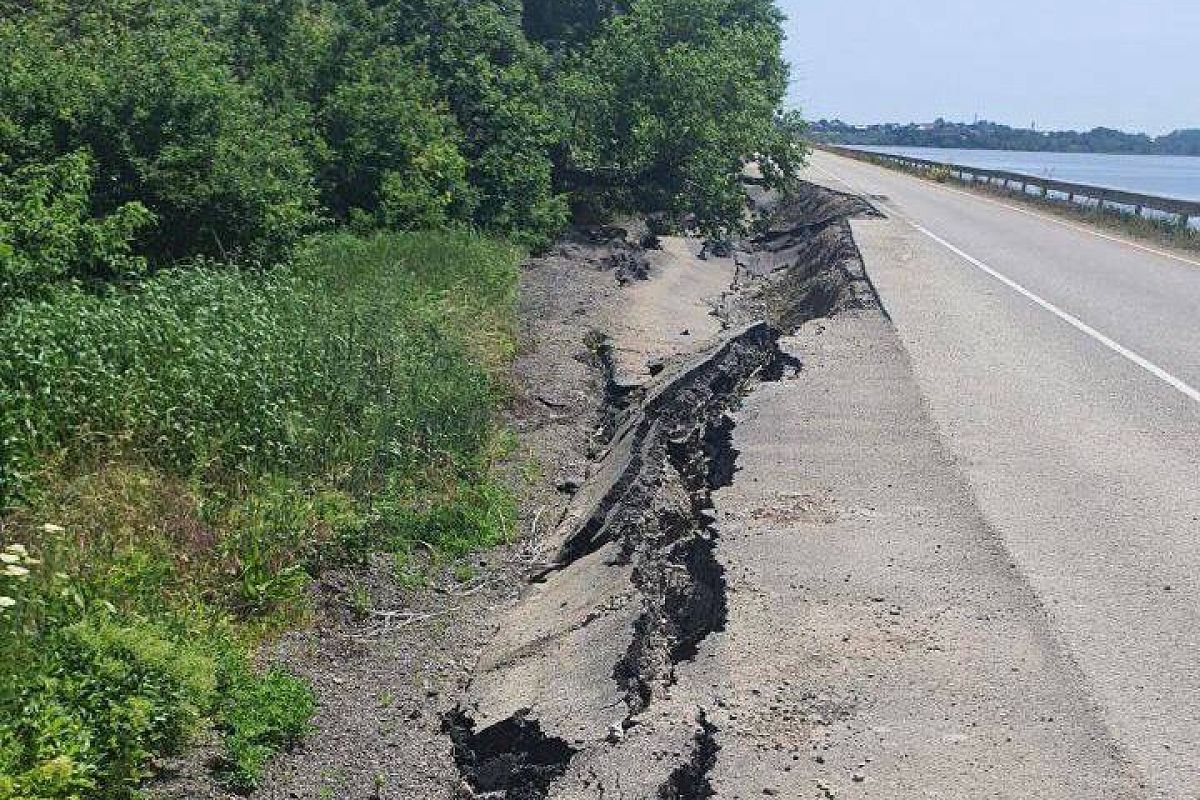 В Адыгее на дамбе водохранилища ввели режим повышенной готовности из-за оползней и трещин