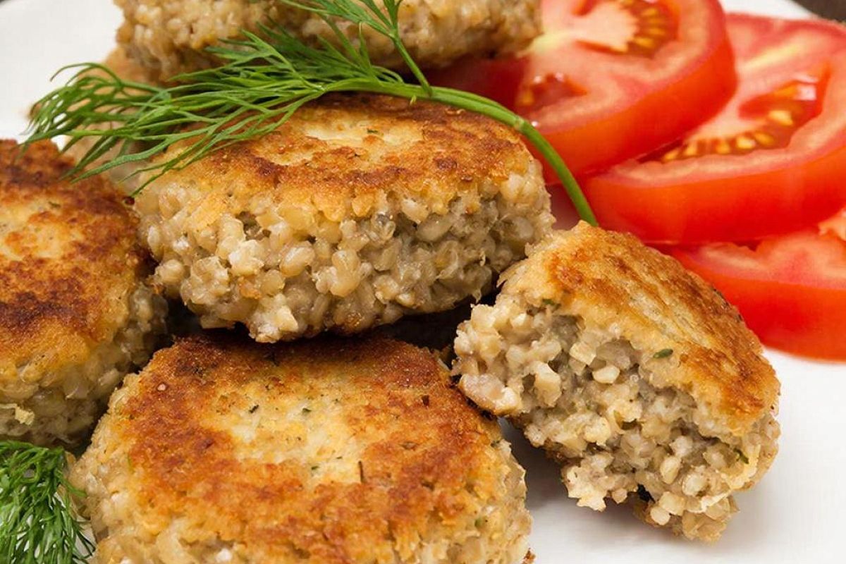 Беру стакан гречки и готовлю гору котлет. Родные даже не догадываются, что в них практически нет мяса