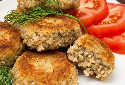 Беру стакан гречки и готовлю гору котлет. Родные даже не догадываются, что в них практически нет мяса
