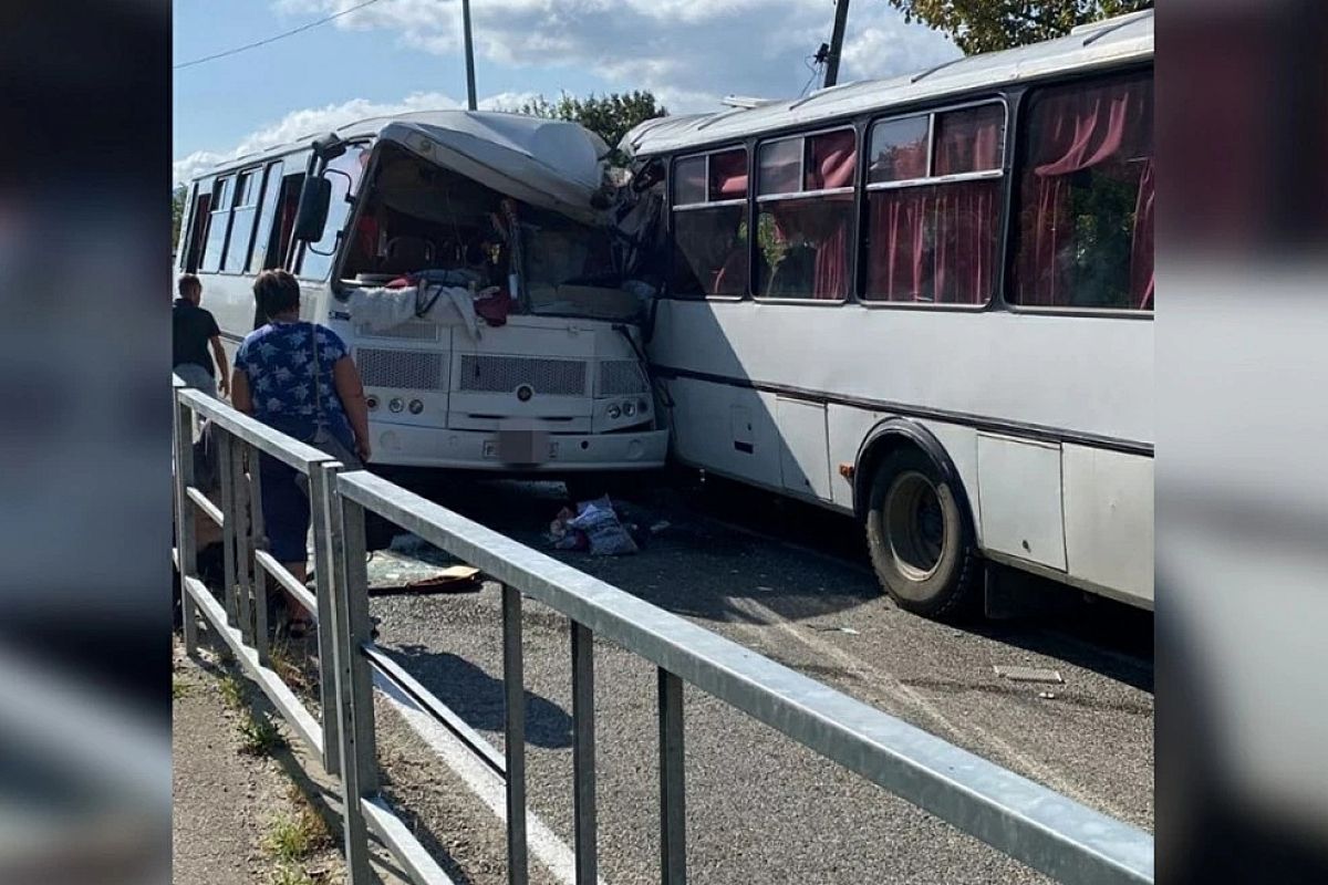 В полиции рассказали подробности ДТП с двумя пассажирскими автобусами под Туапсе