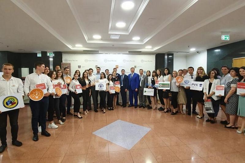В Краснодаре названы лучшие волонтеры финансового просвещения