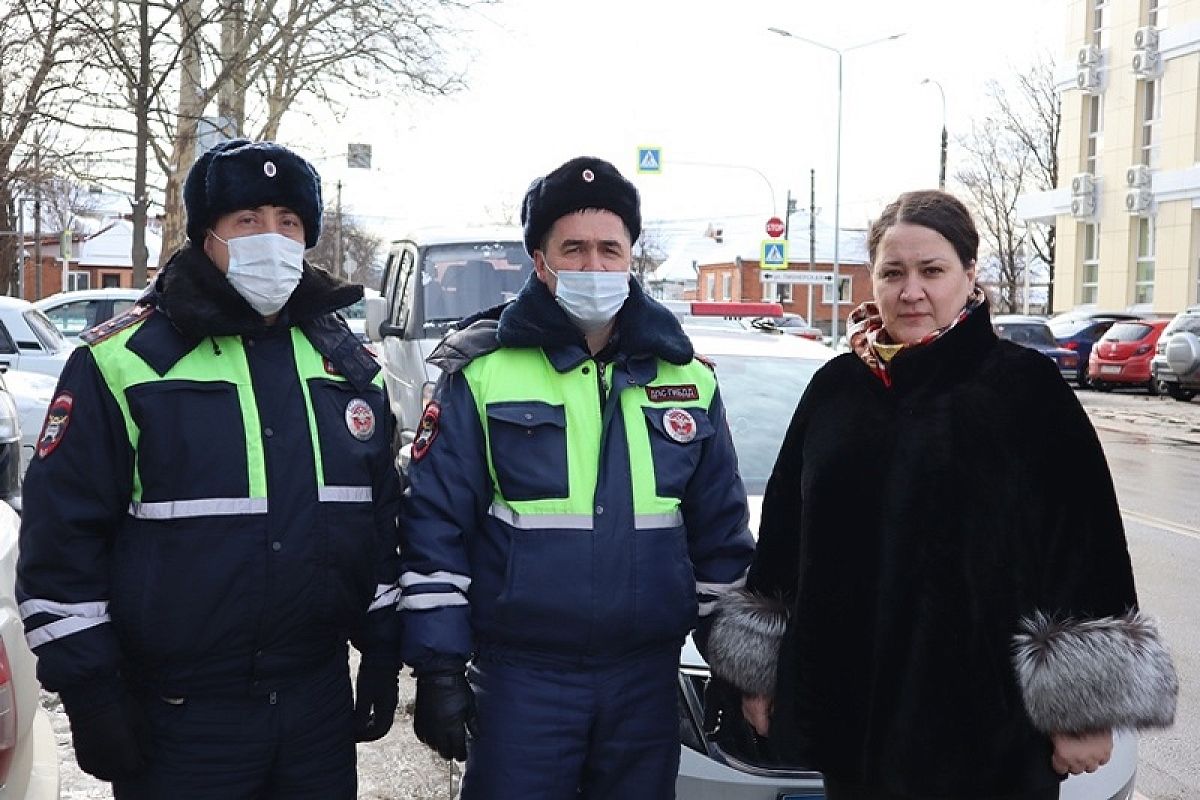 В Адыгее полицейские помогли доставить в больницу маму с маленьким ребенком