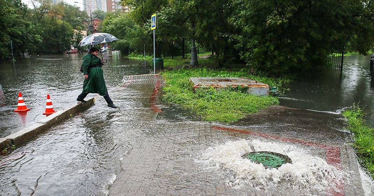 15 дождь. Москва река дождь. Аномальные дожди. Средний дождь. Ливень в Москве 8 мая.