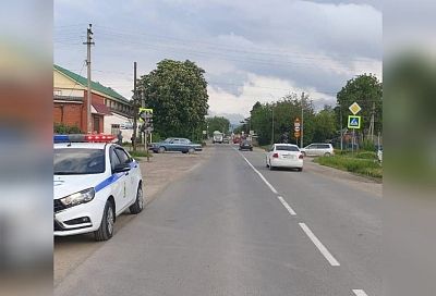 В Краснодарском крае водитель на KIA сбил 11-летнюю девочку на пешеходном переходе. Она госпитализирована