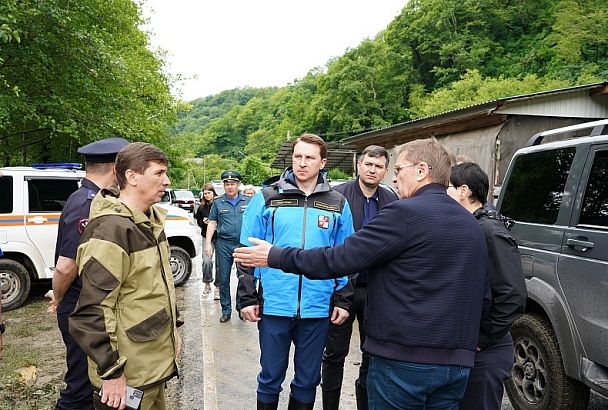 В Лазаревском районе Сочи начали обходы пострадавших от подтопления дворов