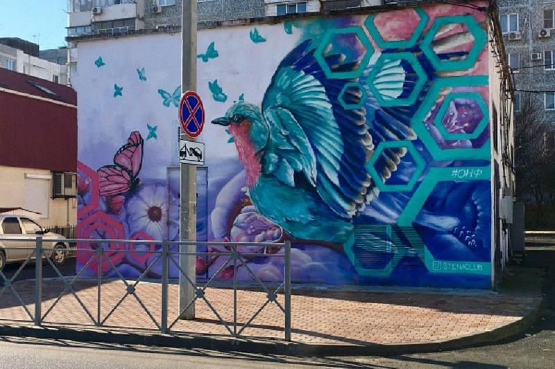 В Новороссийске появилось граффити к 8 Марта  