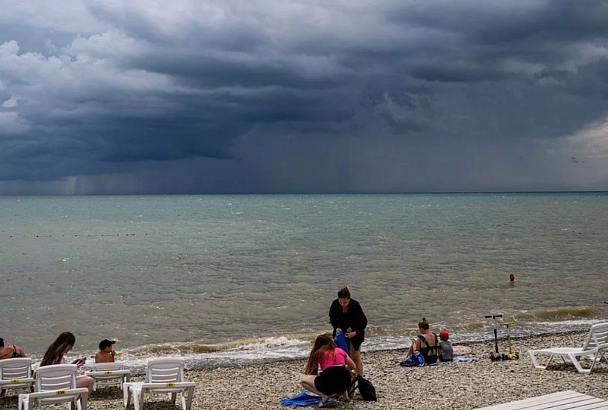 Мощные грозовые дожди ударят по Сочи и Сириусу: когда испортится погода