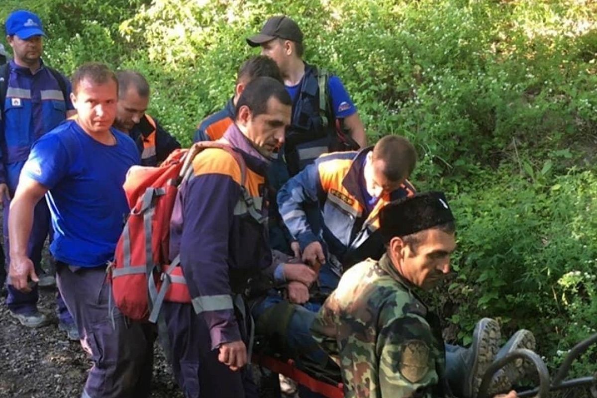 Заблудившийся в лесу под Туапсе мужчина почти неделю ел сырые грибы и ночевал на лежанке из коры деревьев