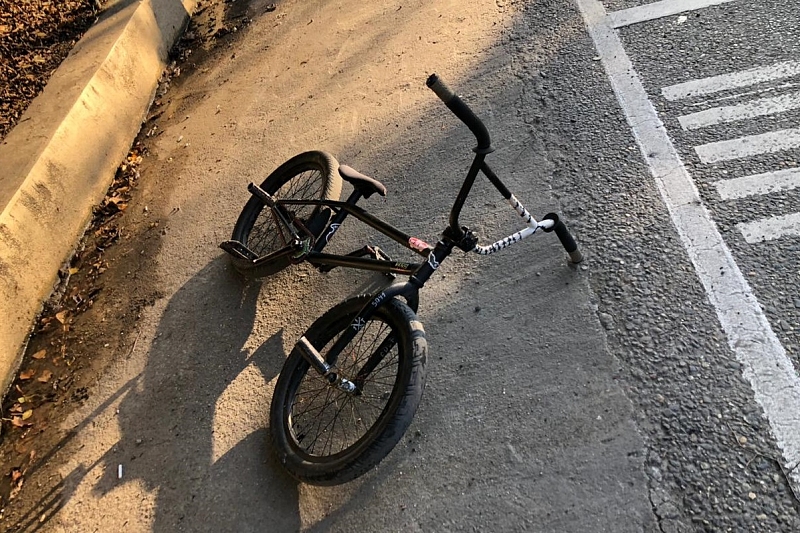 В Сочи пьяный водитель на ВАЗ-2107 сбил катившего по обочине велосипед подростка