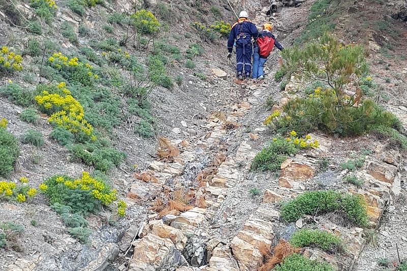 Туристку из Красноярска спасатели сняли с горы в Геленджике