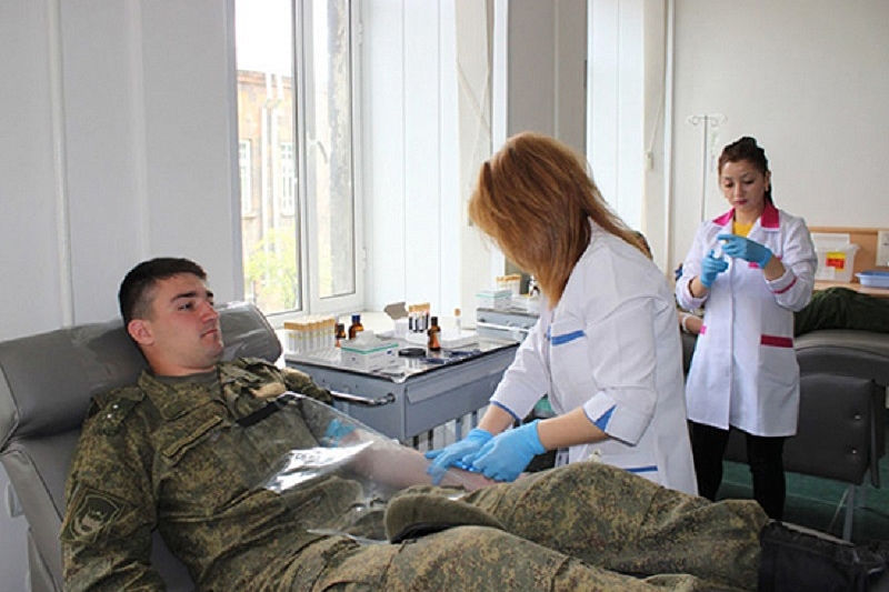 В Краснодарском крае военные сдали свыше 50 литров крови 