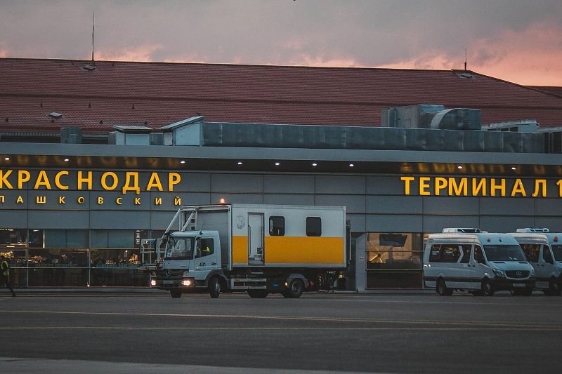 Пьяного любителя литературы сняли с рейса в аэропорту Краснодара